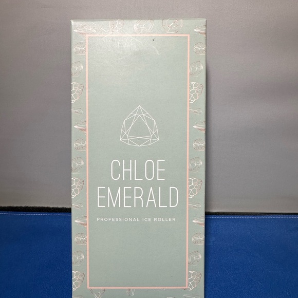 Chloe Emerald - Professional Ice Roller - Picture 3 of 3